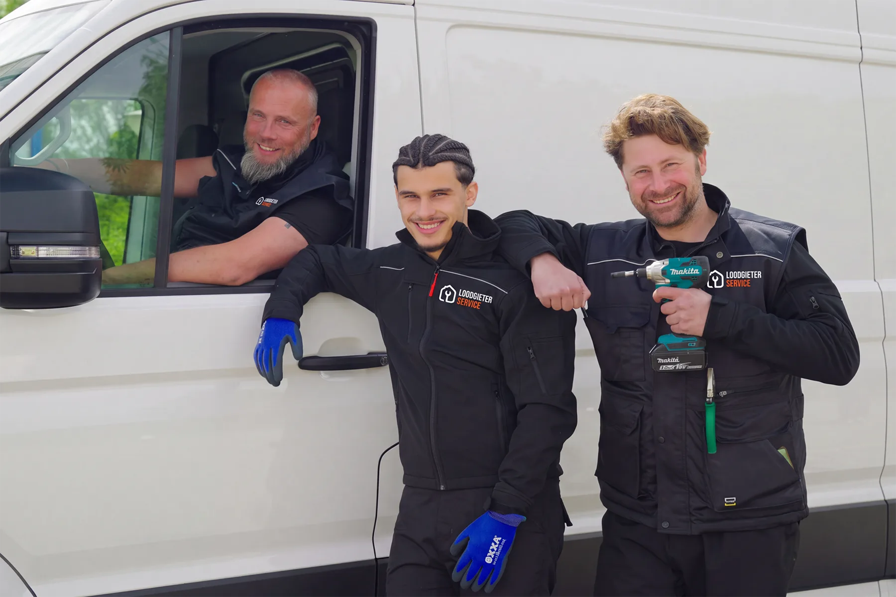Loodgieter Almkerk bij de bedrijfsbus