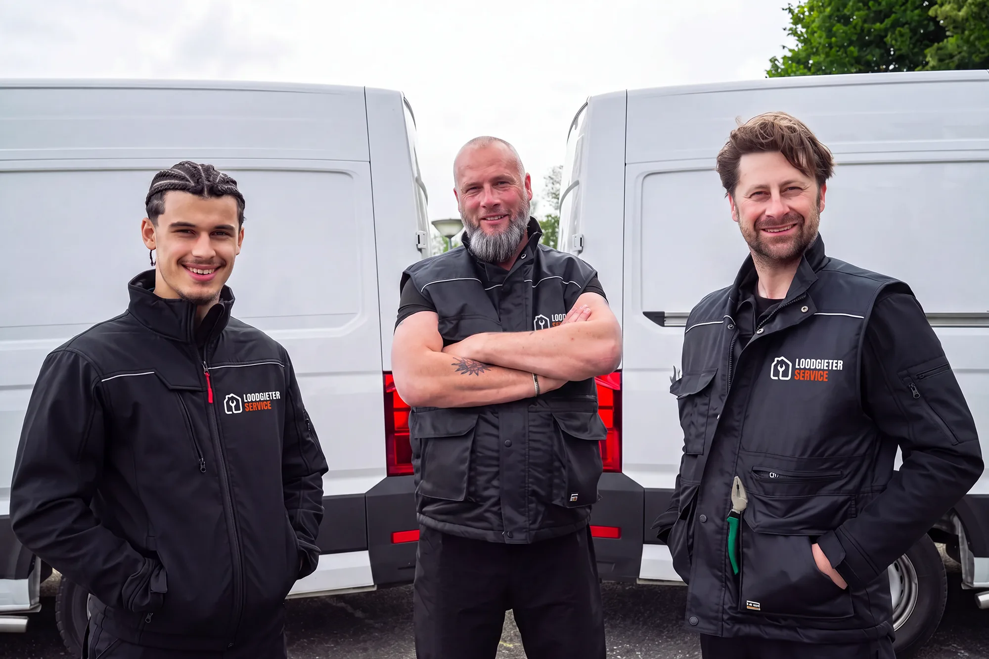 Het team van Loodgieter Almkerk voor de bedrijfsbus